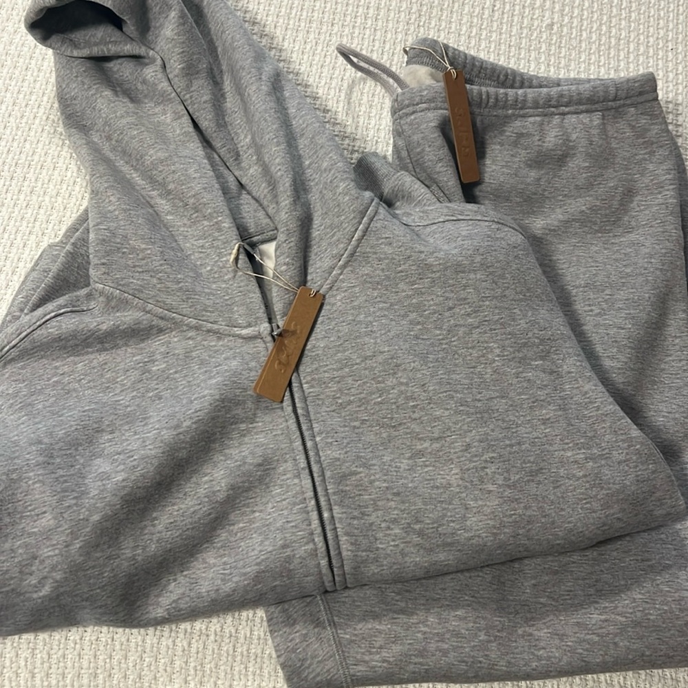 Skims size large fleece set